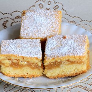 puszyste ciasto z jabłkami
