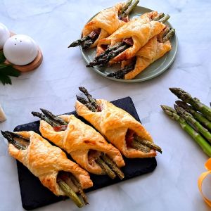 szparagi w cieście francuskim