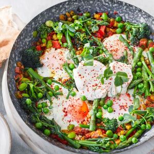 szakszuka ze szparagami i bobem