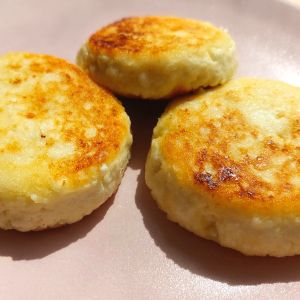 placki serowe z jabłkiem