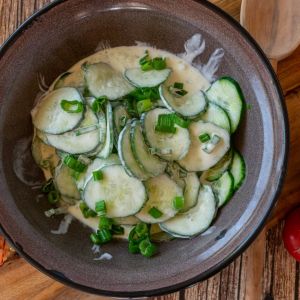 mizeria z ogórków małosolnych