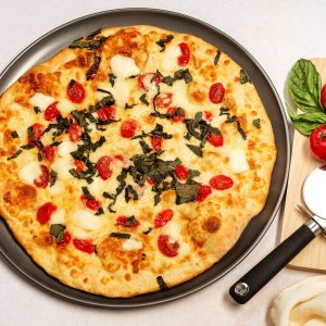 pizza z serka wiejskiego z patelni