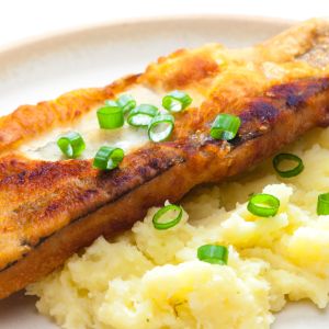 ryba łupacz z ziemniakami