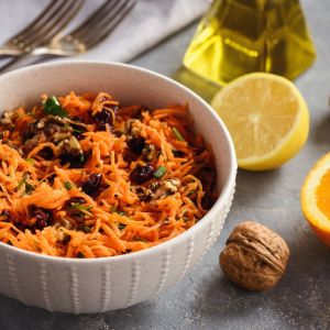 surówka z młodej marchewki