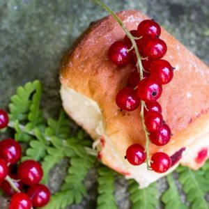 drożdżówki z porzeczkami