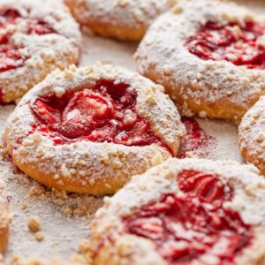 drożdżówki z truskawkami