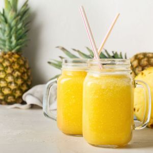 domowy izotonik z wody kokosowej i ananasa