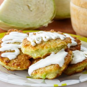 placki z młodej kapusty