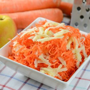 surówka z marchewki i jabłka