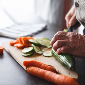 surówka z marchewki i ogórka