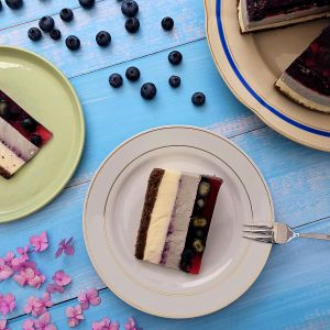 Sernik na zimno z borówkami amerykańskimi