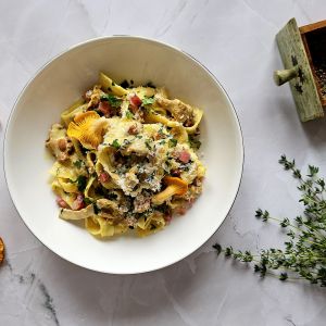 Makaron z kurkami, boczkiem i mascarpone