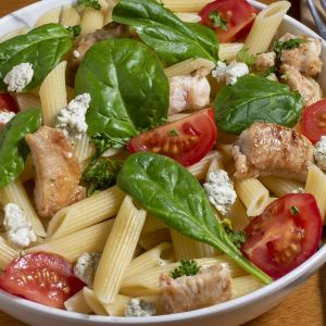 sałatka makaronowa z kurczakiem