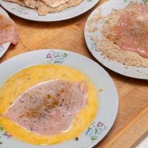 panierowanie kotletów