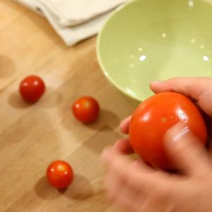 Jak szybko obrać pomidora