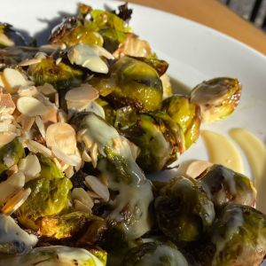 brukselka z masłem orzechowym