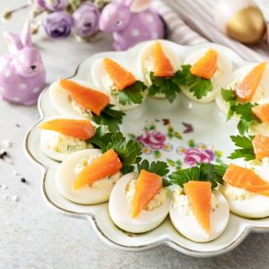 jajka faszerowane z łososiem
