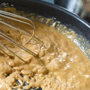 Podprażona mąka  w piekarniku. Sposób na szybką zasmażkę