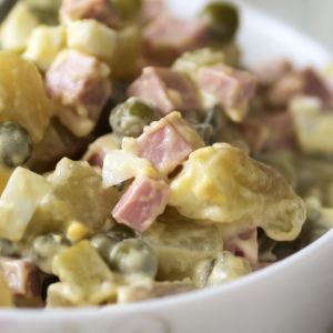 sałatka jarzynowa z szynką