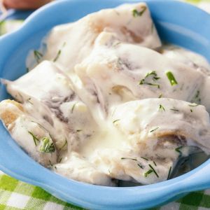 śledzie w śmietanie