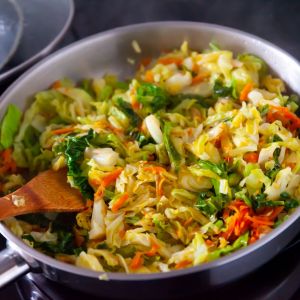 młoda kapusta z papryką