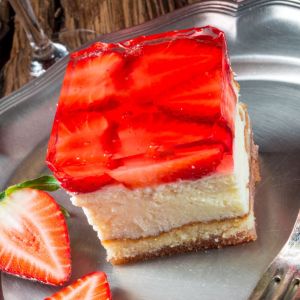 torcik z kaszy manny z truskawkami