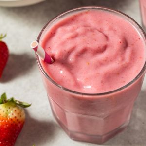 koktajl truskawkowy z serkiem wiejskim