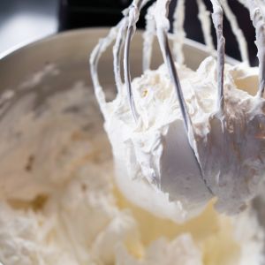 krem do tortu z bitą śmietaną