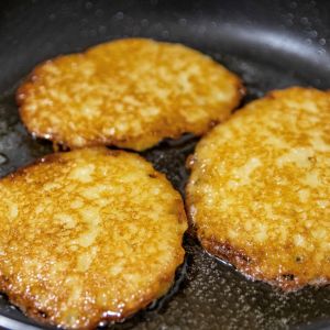 Placki ziemniaczane z serkiem wiejskim