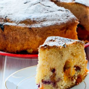 Ciasto z morelami, truskawkami i porzeczkami