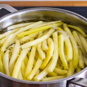 gotowanie żółtej fasolki szparagowej