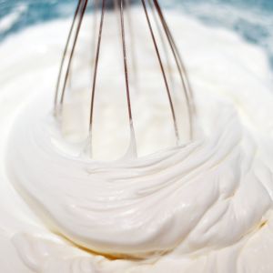 śmietanowy krem do tortu