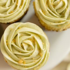 bita śmietana z kremem pistacjowym