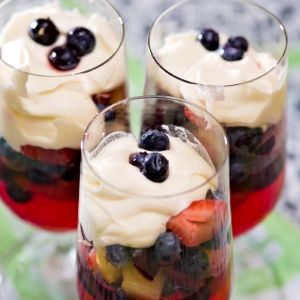 galaretka z bitą śmietaną