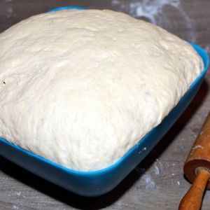 ciasto drożdżowe czuć drożdżami