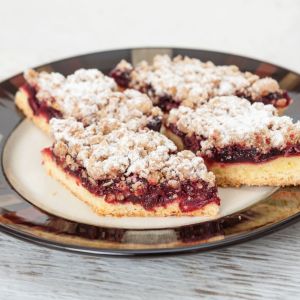 orzechowy placek ze śliwkami