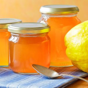 sok z pigwy babciną metodą 2:2