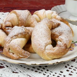 smażone rogaliki drożdżowe