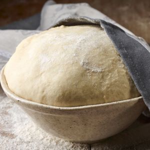 ciasto drożdżowe z ubitymi żółtkami