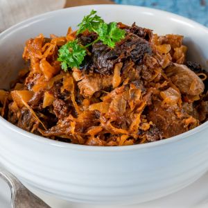 dodatek sosu sojowego lub miso do bigosu