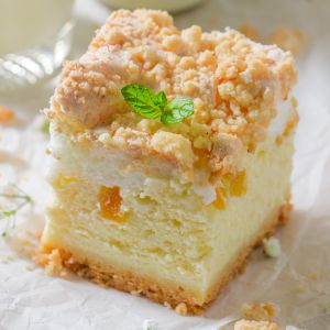 sernik z brzoskwiniami