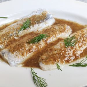 śledzie w sosie kawowym