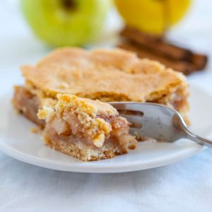 szarlotka na kruchym cieście z 2 składników