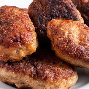 chrupiące kotlety mielone z patelni ze stali węglowej