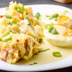 jajka w sosie chrzanowym