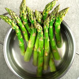 Gotowane szparagi