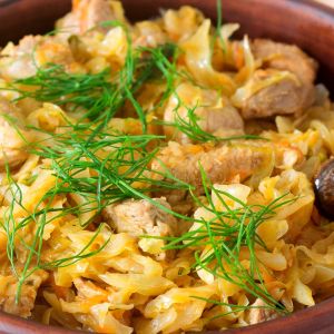 bigos z młodej kapusty