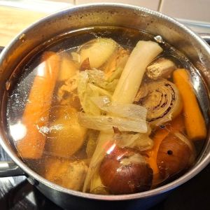 rosół z pieczonego kurczaka