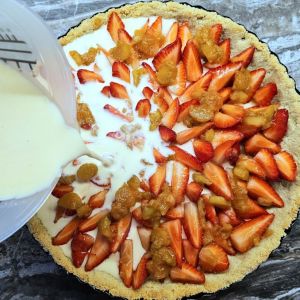 tarta z truskawkami i rabarbarem bez cukru