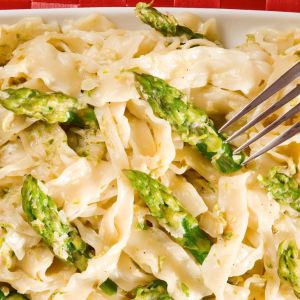 makaron ze szparagami w sosie gorgonzola